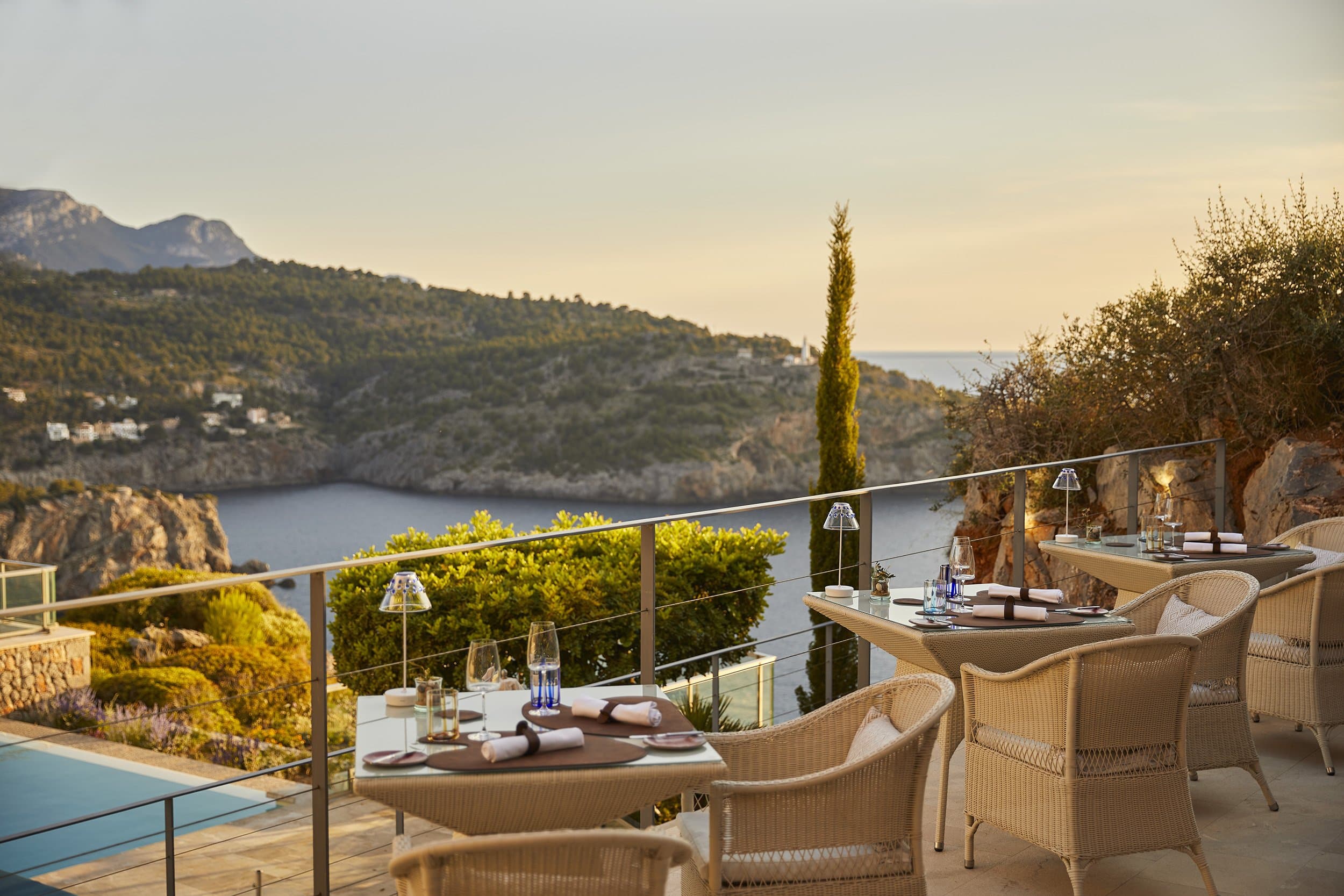 Private chef fine dining table setting in Mallorca